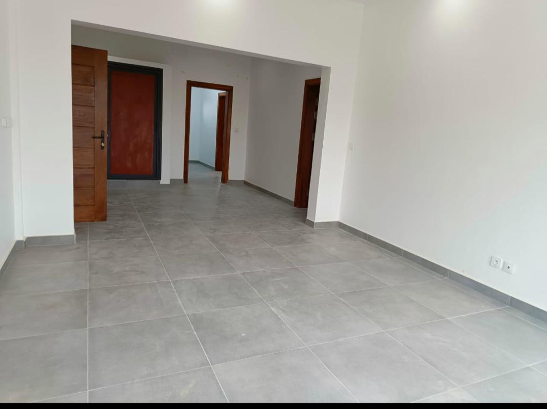 Villa avec piscine à louer à Cotonou Fidjrossè