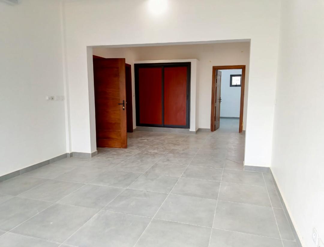 Villa avec piscine à louer à Cotonou Fidjrossè