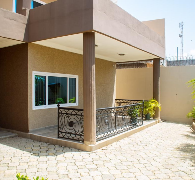 Villa meublée à louer à Cotonou Fidjrossè (63)