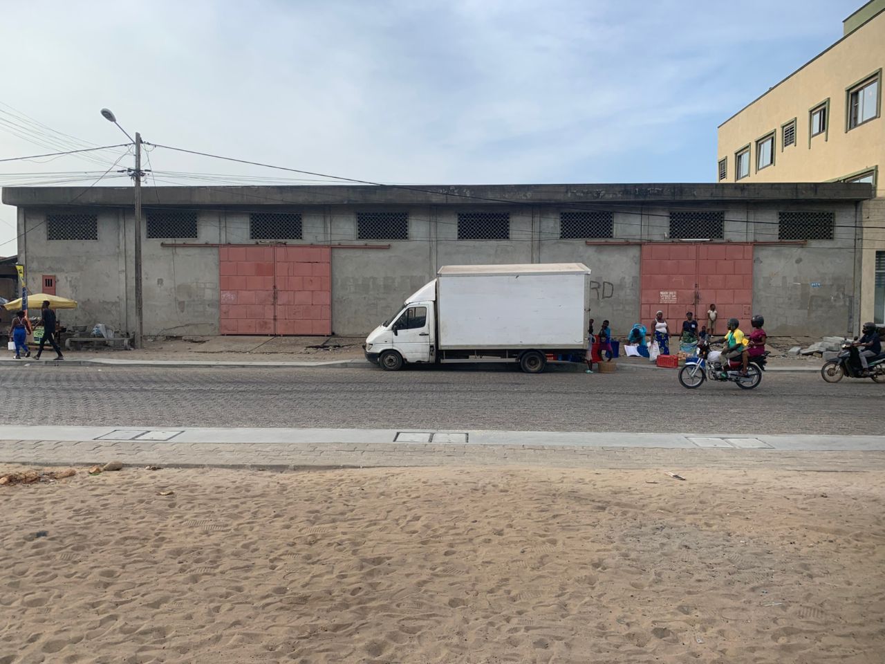 Grand Magasin sur Deux parcelles à louer à Fidjrossè Aibatin