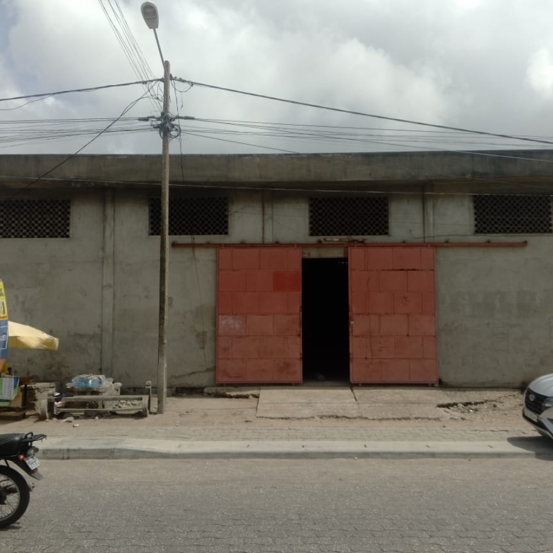 Grand Magasin sur Deux parcelles à louer à Fidjrossè Aibatin