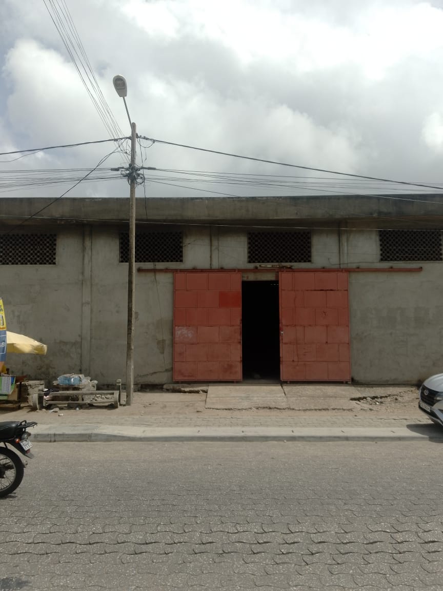 Grand Magasin sur Deux parcelles à louer à Fidjrossè Aibatin