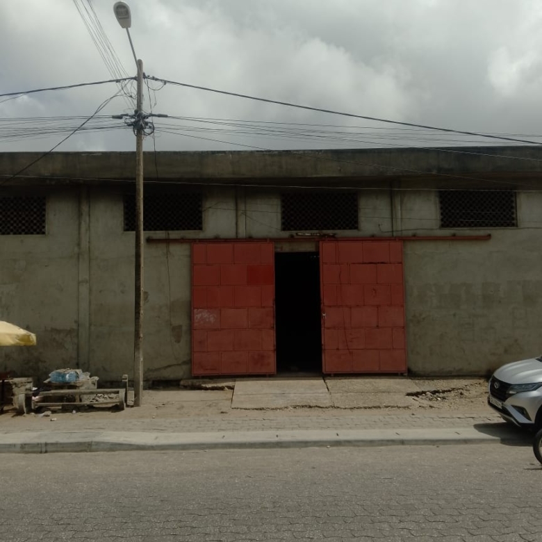 Grand Magasin sur Deux parcelles à louer à Fidjrossè Aibatin