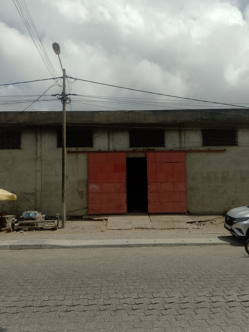Grand Magasin sur Deux parcelles à louer à Fidjrossè Aibatin