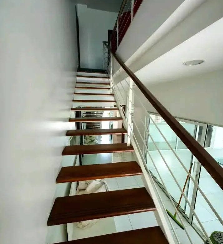 Villa Duplex à vendre à Cotonou Fidjrossè Plage (22)