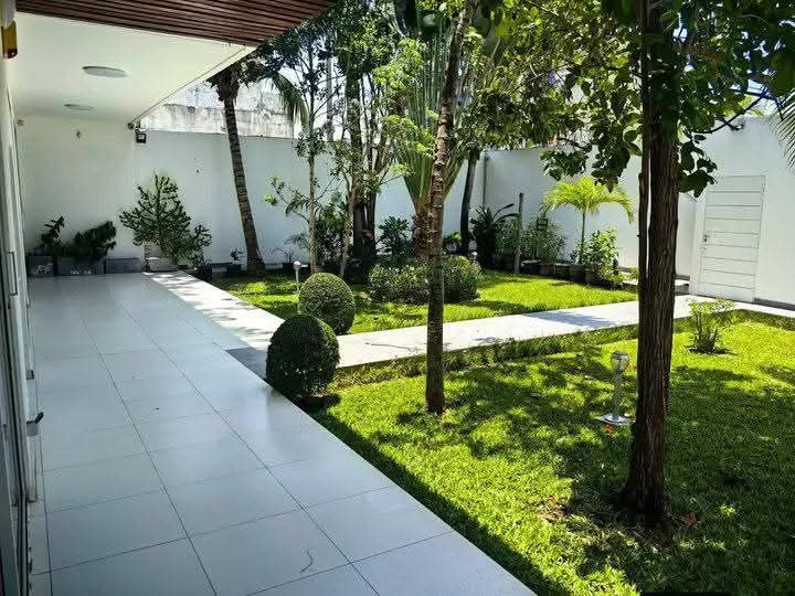 Villa Duplex à vendre à Cotonou Fidjrossè Plage (22)