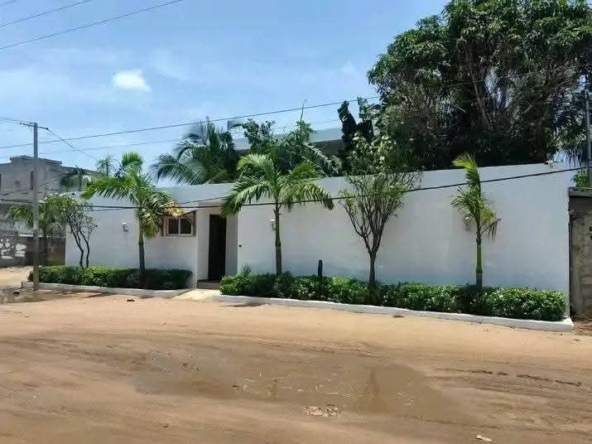 Villa Duplex à vendre à Cotonou Fidjrossè Plage (22)