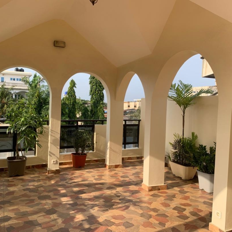 Villa à louer à Cotonou Fidjrossè Plage (17)