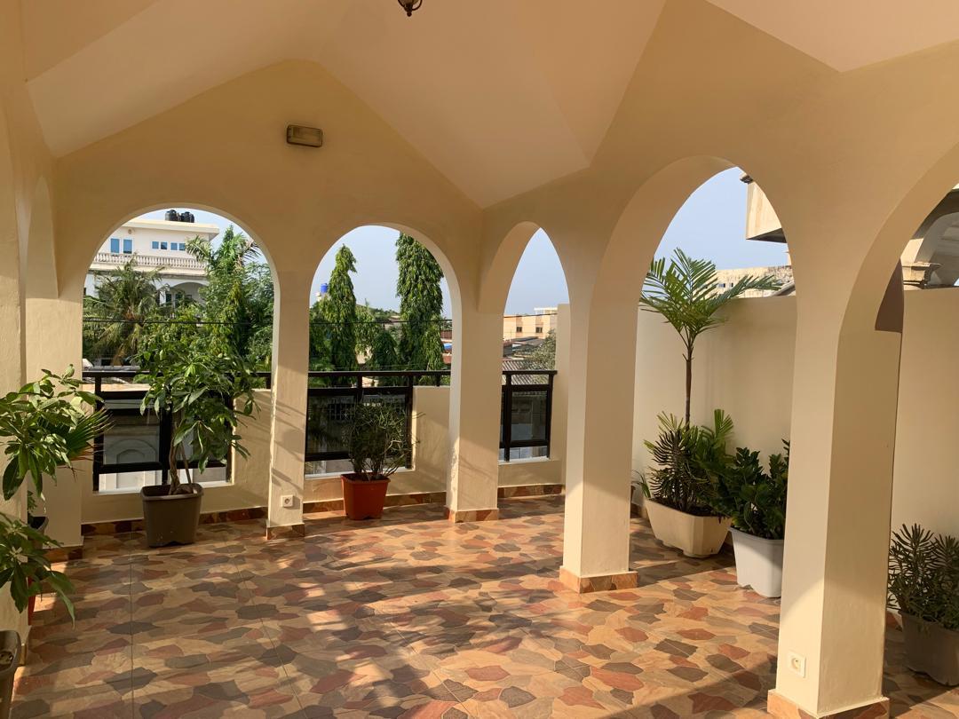 Villa à louer à Cotonou Fidjrossè Plage (17)