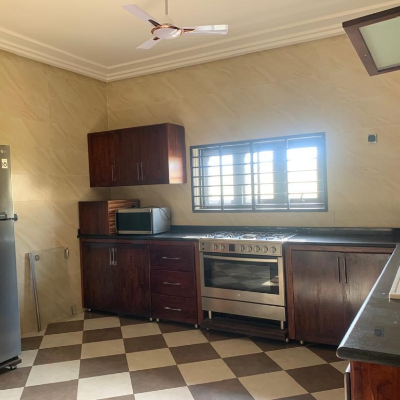 Villa à louer à Cotonou Fidjrossè Plage (17)