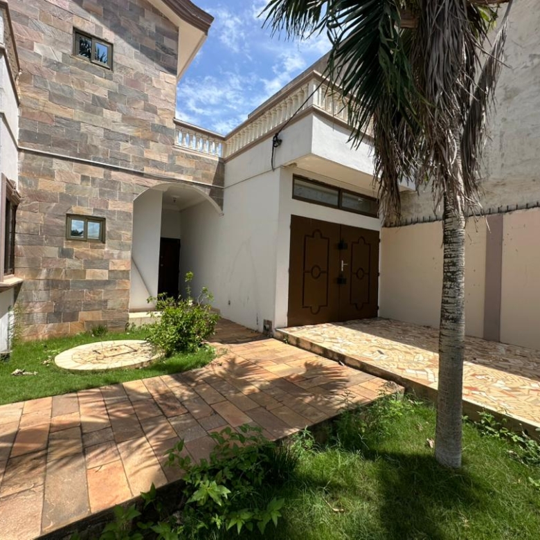 Villa à vendre à Abomey Calavi Akassato