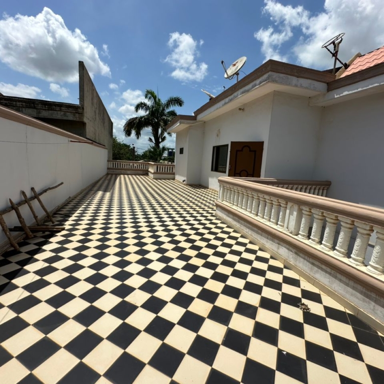 Villa à vendre à Abomey Calavi Akassato