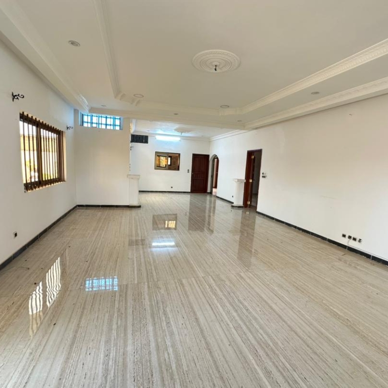 Villa à vendre à Abomey Calavi Akassato