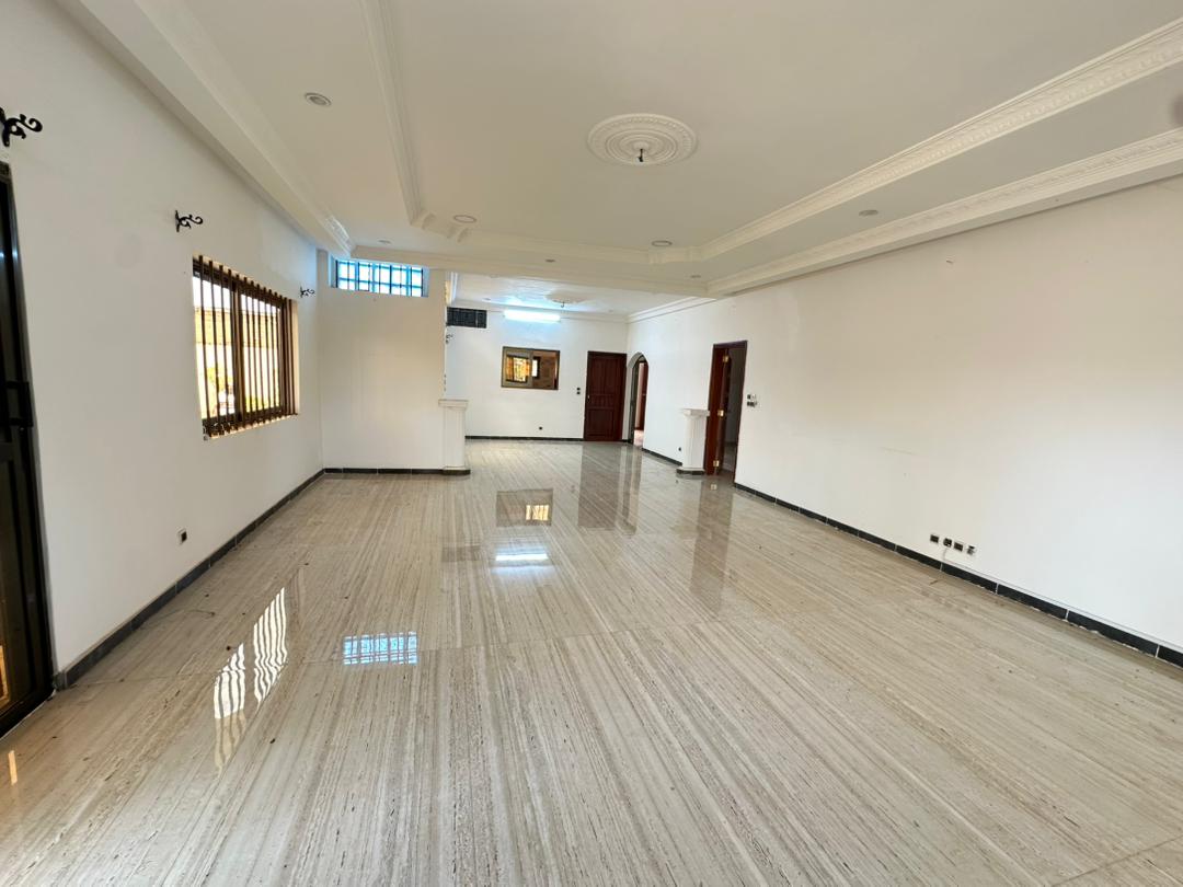 Villa à vendre à Abomey Calavi Akassato