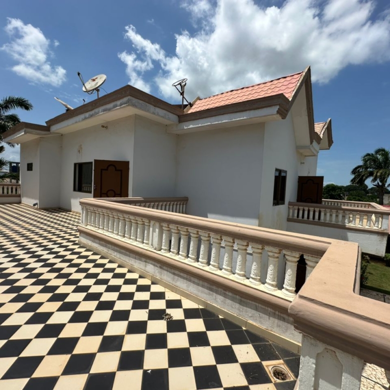 Villa à vendre à Abomey Calavi Akassato