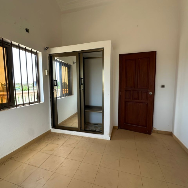 Villa à vendre à Abomey Calavi Akassato