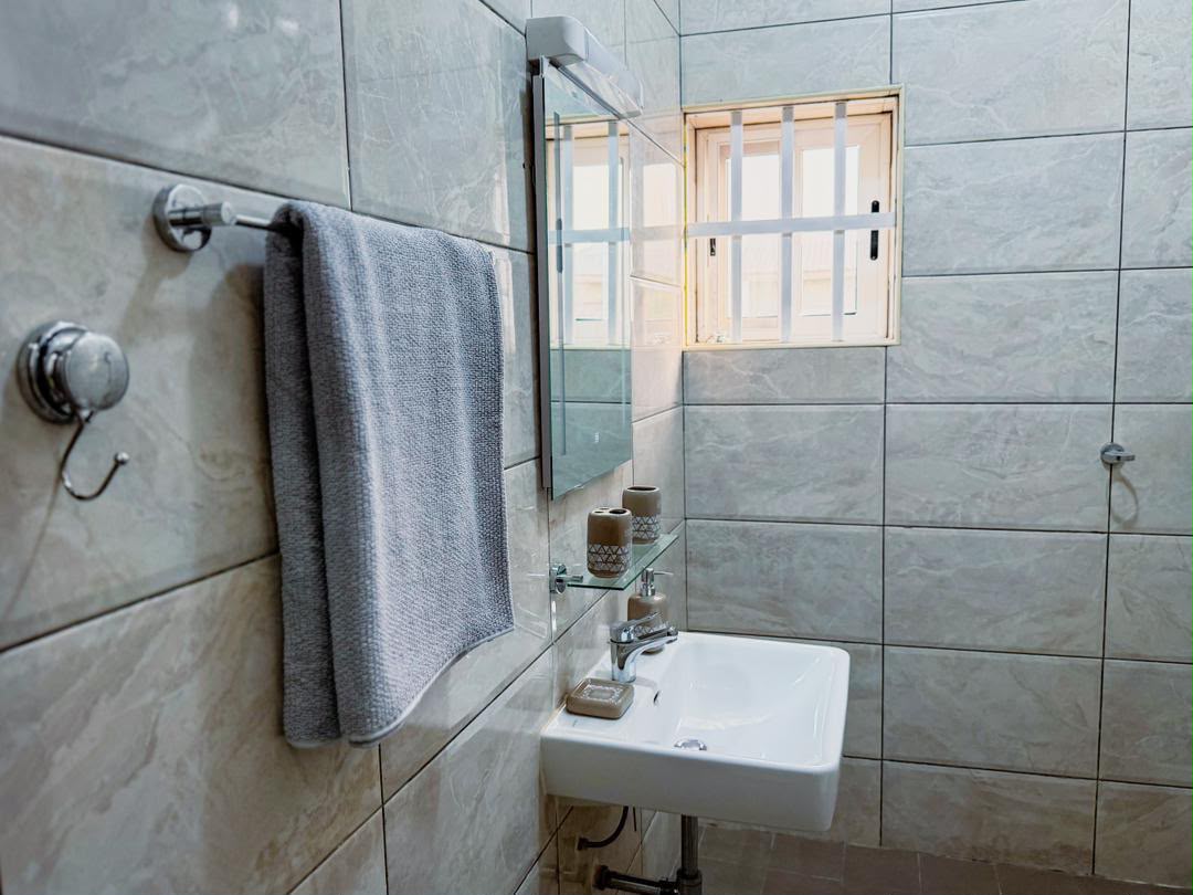 Appartement meublé à louer à Cotonou Fidjrossè Plage (99)