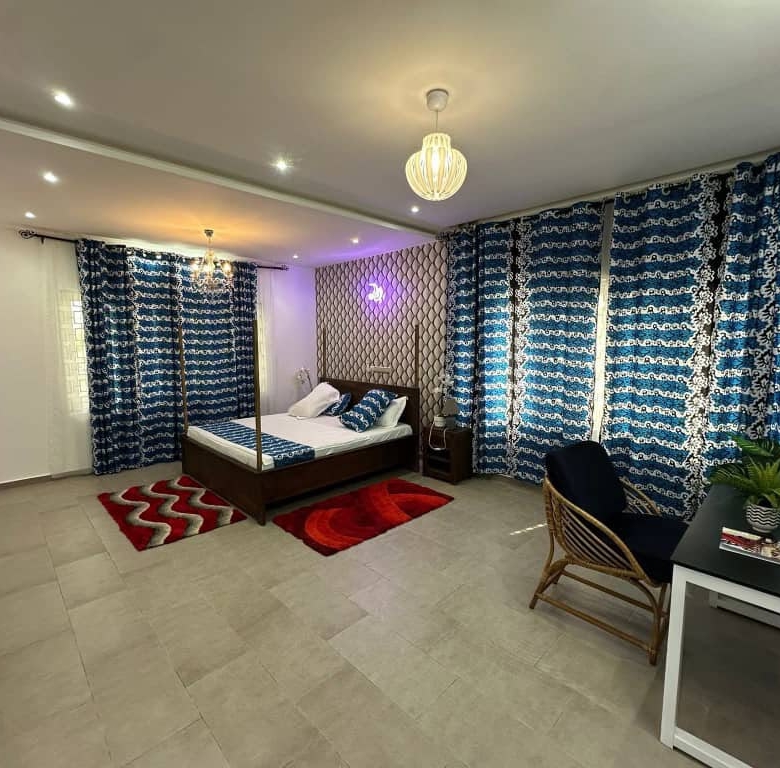 Villa Duplex meublée à louer avec Jardin à Fidjrossè