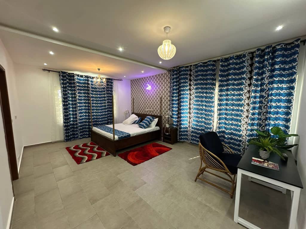 Villa Duplex meublée à louer avec Jardin à Fidjrossè