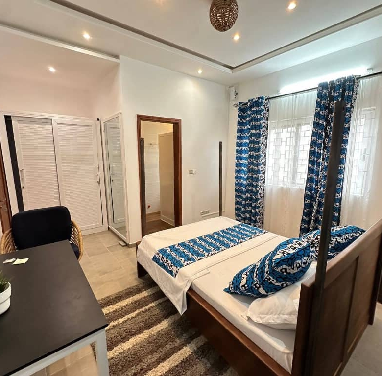 Villa Duplex meublée à louer avec Jardin à Fidjrossè