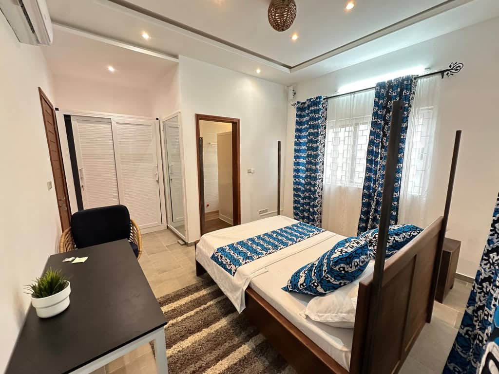 Villa Duplex meublée à louer avec Jardin à Fidjrossè