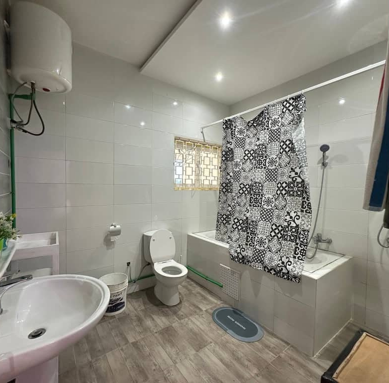 Villa Duplex meublée à louer avec Jardin à Fidjrossè
