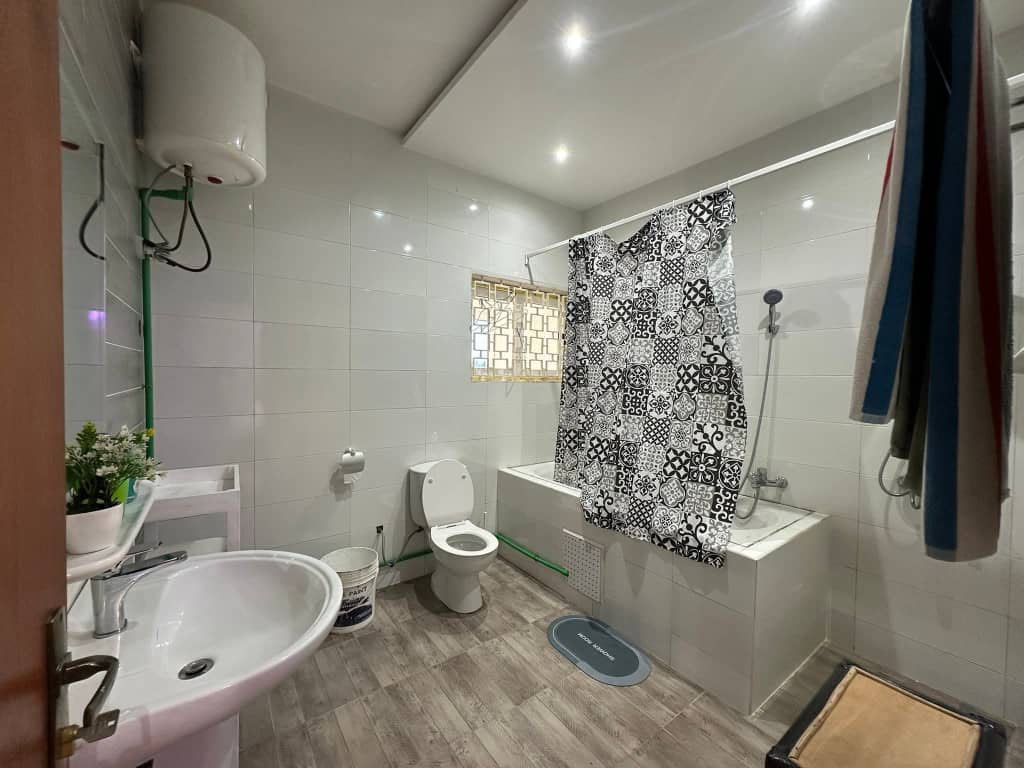 Villa Duplex meublée à louer avec Jardin à Fidjrossè