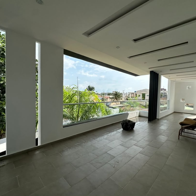 Villa Duplex meublée à louer avec Jardin à Fidjrossè