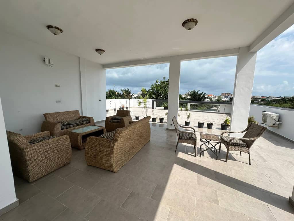 Villa Duplex meublée à louer avec Jardin à Fidjrossè