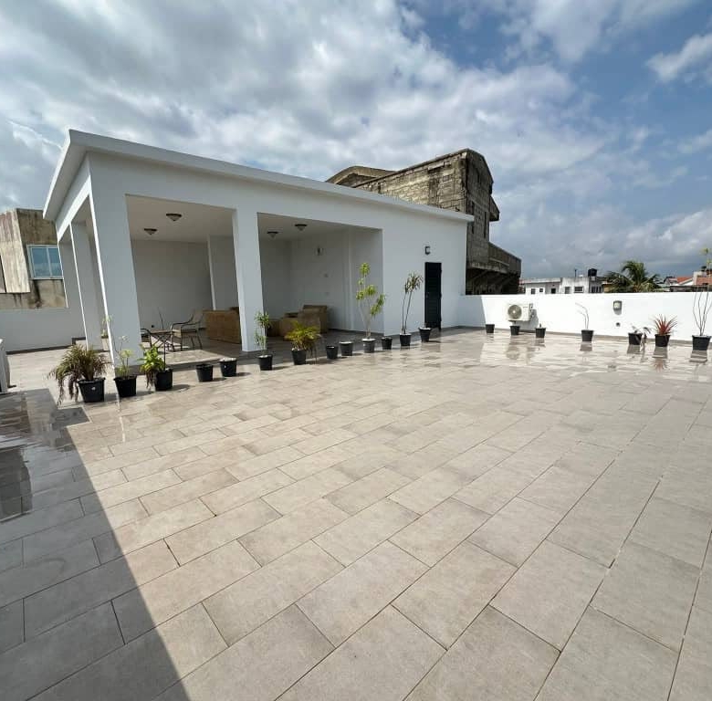 Villa Duplex meublée à louer avec Jardin à Fidjrossè