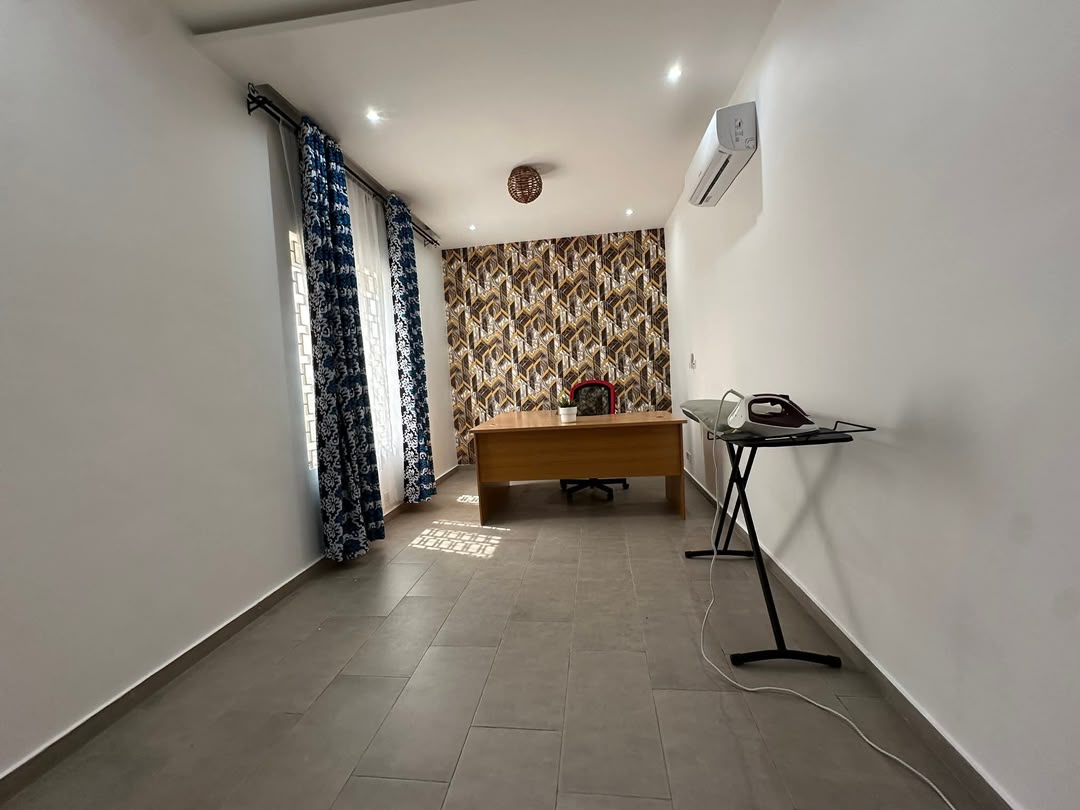 Villa Duplex meublée à louer avec Jardin à Fidjrossè