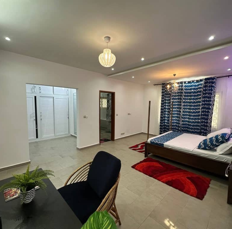 Villa Duplex meublée à louer avec Jardin à Fidjrossè