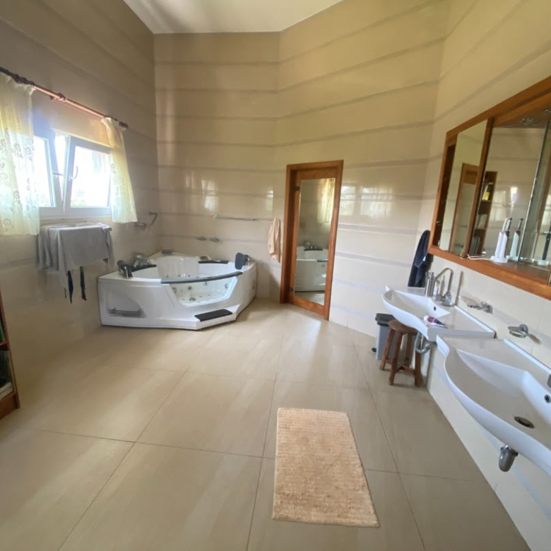 VILLA À VENDRE À COTONOU AKPAKPA QUARTIER JACK