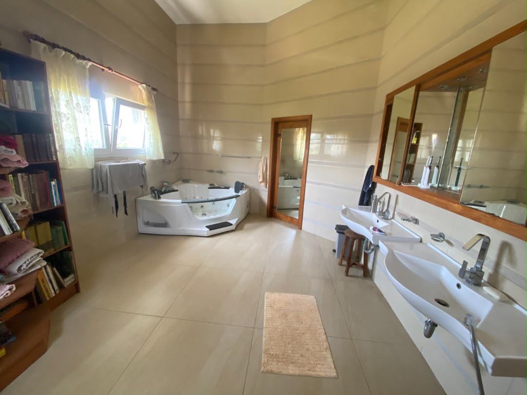 VILLA À VENDRE À COTONOU AKPAKPA QUARTIER JACK