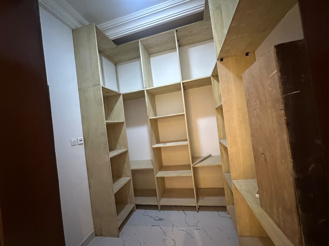 Appartement à Louer à Cotonou Fidjrossè (13)