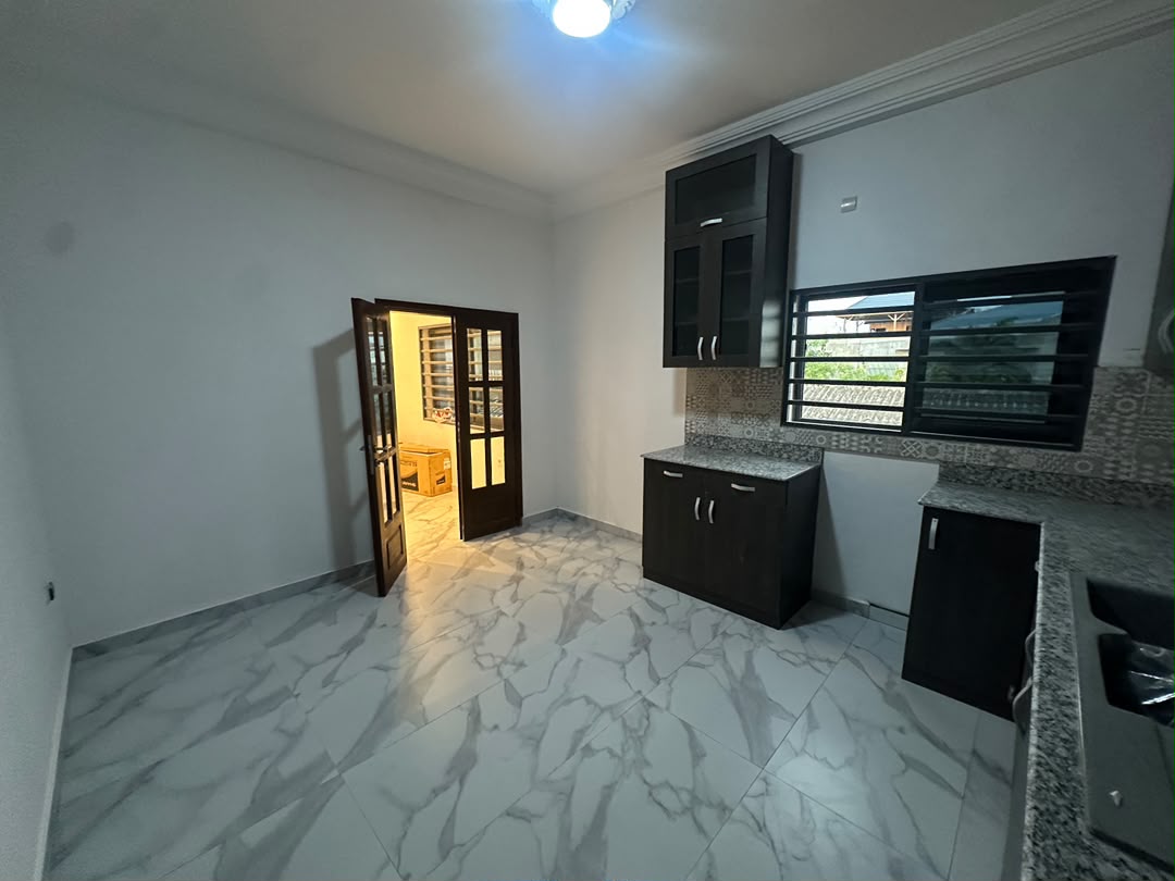 Appartement à Louer à Cotonou Fidjrossè (15)