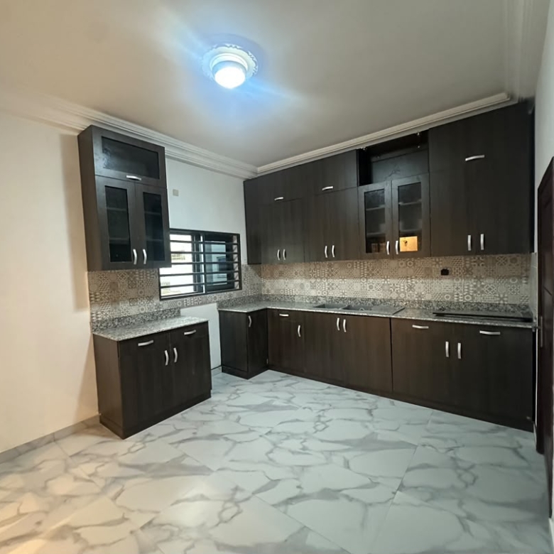 Appartement à Louer à Cotonou Fidjrossè (16)