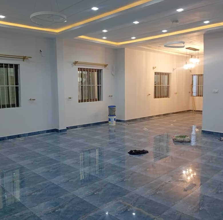 Entrée Personnelle Duplex De 4 Chambres Sanitaires à Fidjrossè HOUENOUSSOU