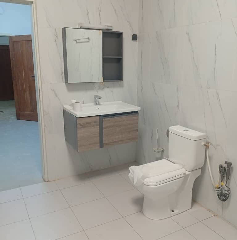 Entrée Personnelle Duplex De 4 Chambres Sanitaires à Fidjrossè HOUENOUSSOU (12)