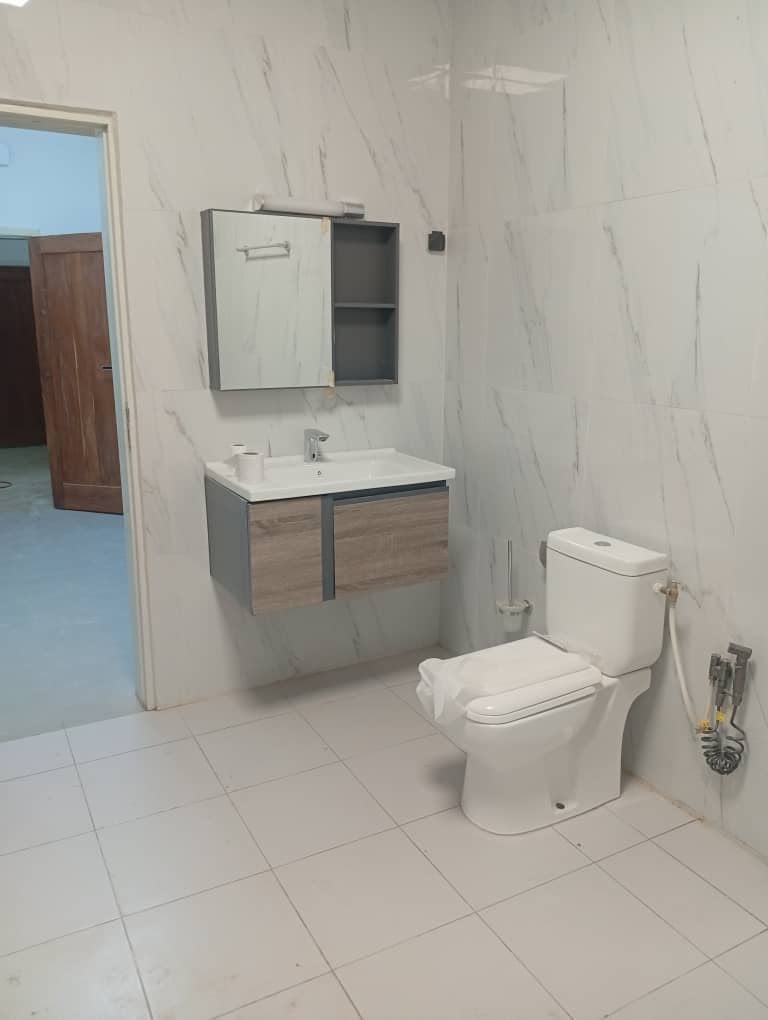 Entrée Personnelle Duplex De 4 Chambres Sanitaires à Fidjrossè HOUENOUSSOU (12)
