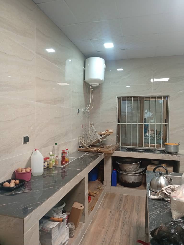 Entrée Personnelle Duplex De 4 Chambres Sanitaires à Fidjrossè HOUENOUSSOU (5)