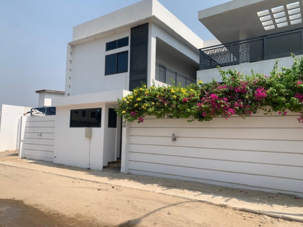 Grande Villa vue sur la Mer a vendre à Cotonou Fidjrossè Plage (14)