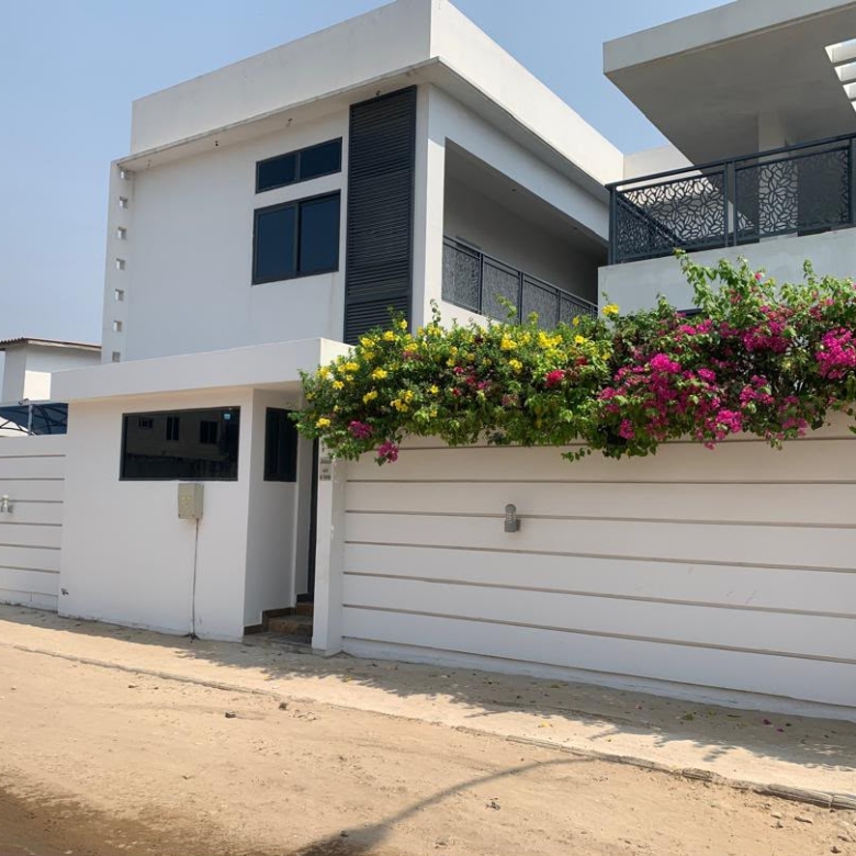 Grande Villa vue sur la Mer a vendre à Cotonou Fidjrossè Plage (14)