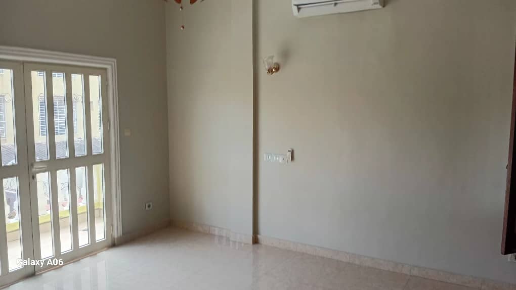 IMMEUBLE R+1 à LOUER (24)