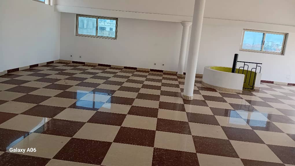 IMMEUBLE R+1 à LOUER (25)