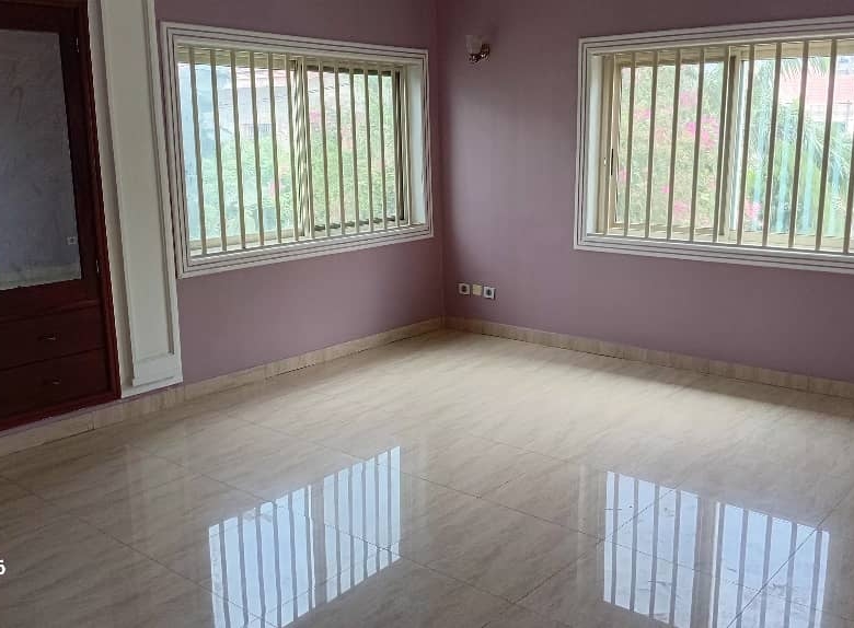 IMMEUBLE R+1 à LOUER (27)
