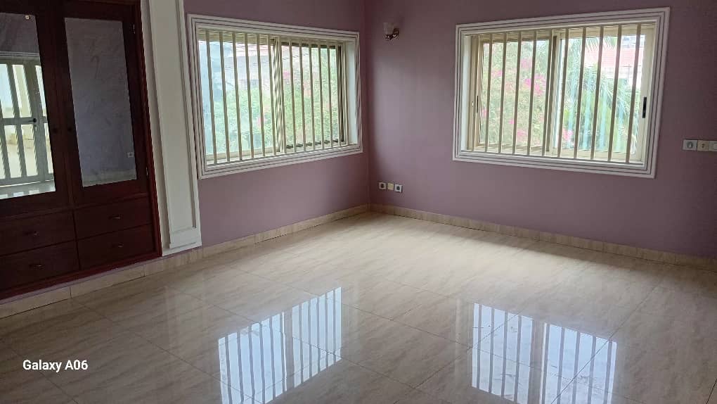 IMMEUBLE R+1 à LOUER (27)