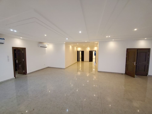 Open SPACE Hall à Louer à COTONOU CADJEHOUN (2)