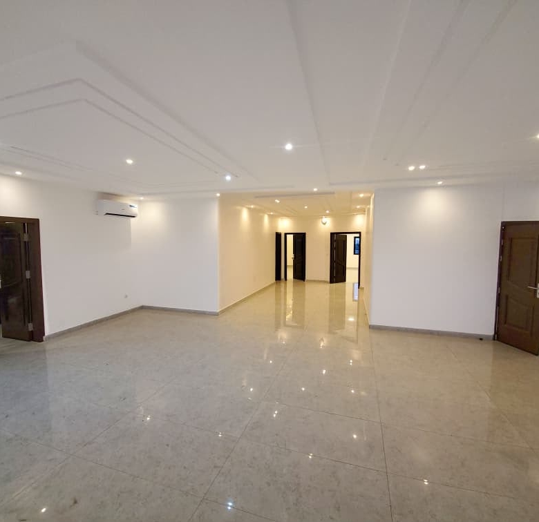 Open SPACE Hall à Louer à COTONOU CADJEHOUN (2)