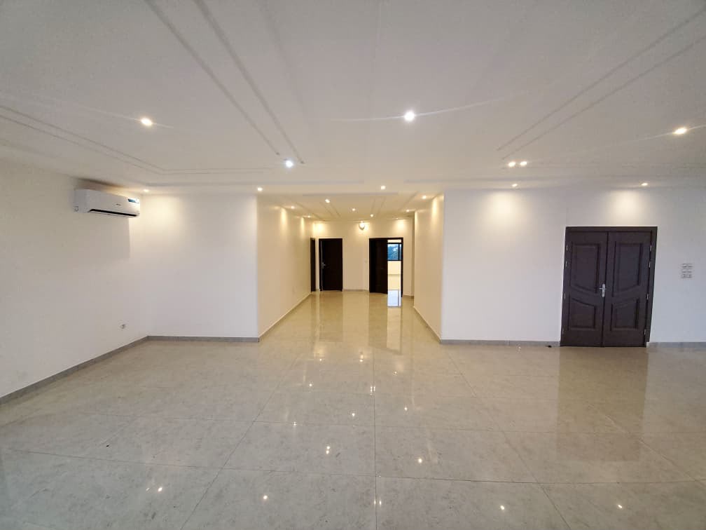 Open SPACE Hall à Louer à COTONOU CADJEHOUN (3)